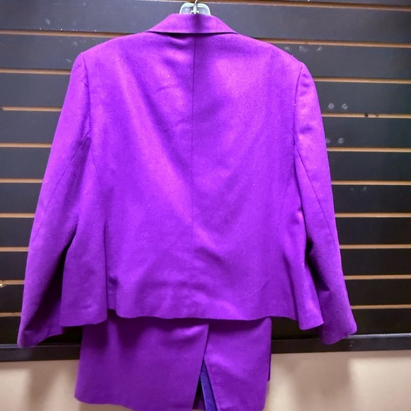 Brian David Canada 2-Piece Wool Blend Skirt Suit – Purple – Made in Canada - Picture 5 of 6